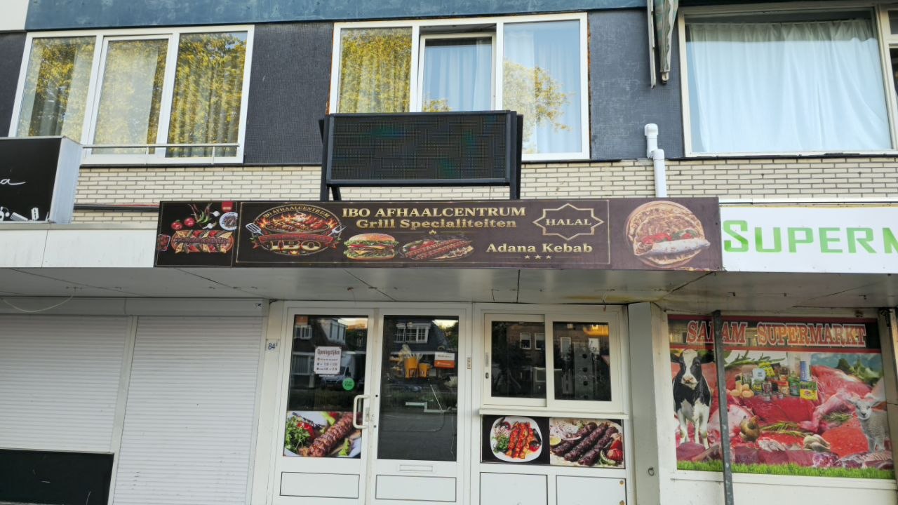 IBO Afhaalcentrum — gevelreclame met LED-display