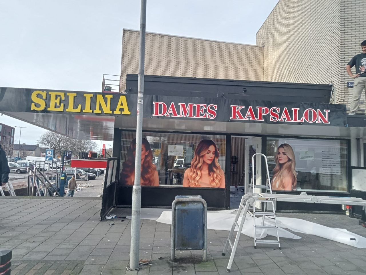 Selina Dames Kapsalon — gevel & raamvisuals